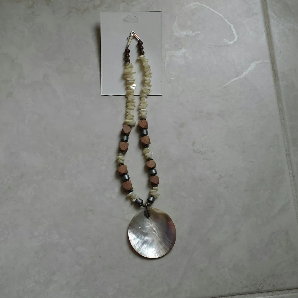 Boutique Shell Necklace - Picture 1 of 10